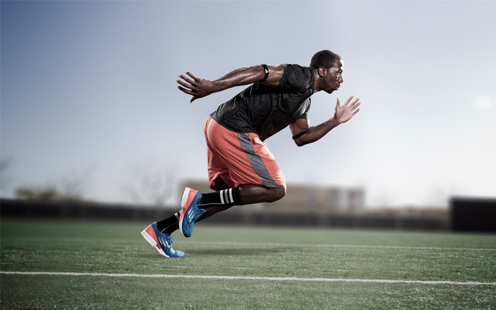 足球运动员职业权益保护法案正式实施，行业规范不断完善，足球职业运动员标准